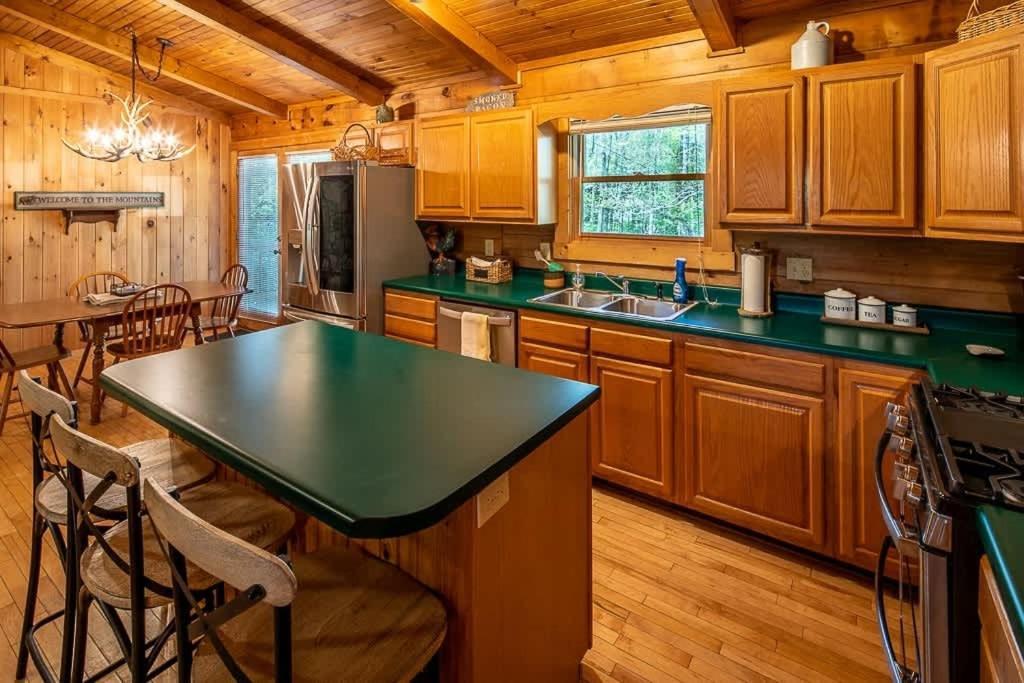 Cozy 'Grey Fox' Cabin Between Boone & Блоуінг-Рок Екстер'єр фото